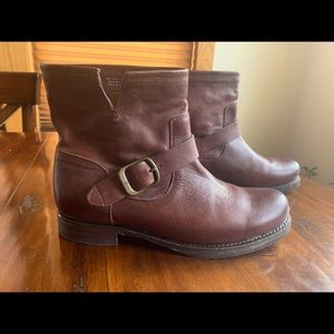 Frye Veronica Bootie size 10, brown. NEVER WORN